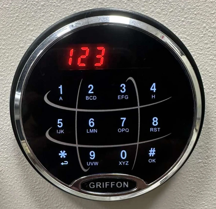 Сейф вогнестійкий Griffon FSL.45.E CREAM фото 7