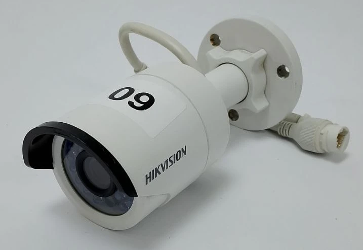 (Уценка) Уличная IP-камера Hikvision DS-2CD2042WD-I фото 2