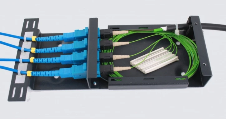 Розподільчий оптичний бокс CMS для 4 волокон з кабельним організатором (UA-FOBSM-B) фото 9