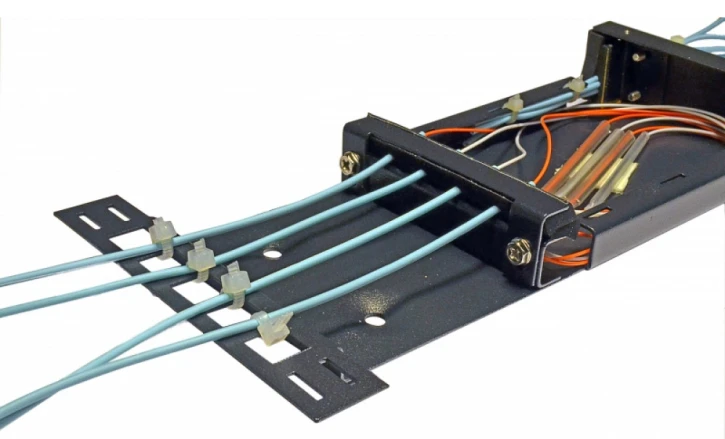 Розподільчий оптичний бокс CMS для 4 волокон з кабельним організатором (UA-FOBSM-B) фото 12