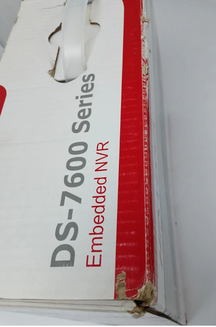 (Уцінка) Мережевий IP відеореєстратор Hikvision DS-7616NI-K2/16P фото 4