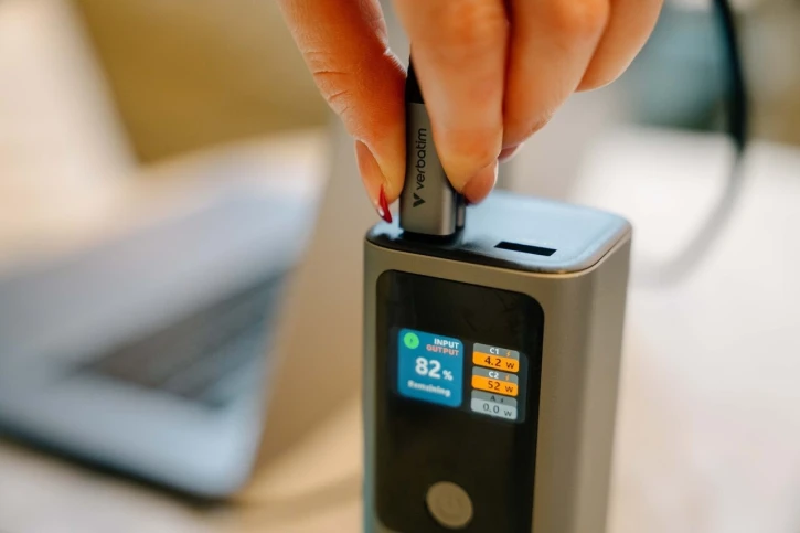 УМБ Verbatim Charge ’n’ Go 27000 mAh фото 3