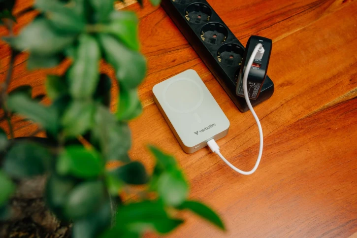 УМБ Verbatim Charge 'n' Go Essentials Power Bank 20000mAh (32224) фото 4