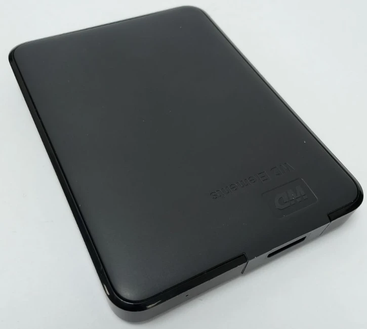 (Уценка) Жесткий диск Western Digital Elements 1 ТБ Black (WDBUZG0010BBK-WESN) фото 3