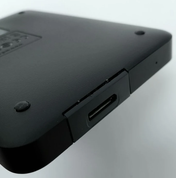 (Уценка) Жесткий диск Western Digital Elements 1 ТБ Black (WDBUZG0010BBK-WESN) фото 5